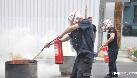 生命至上 防范未然 ——qwgsc举行全员消防演习